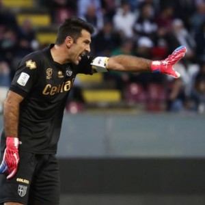  里尔门将超神发挥九次扑救，创造联赛历史新篇章