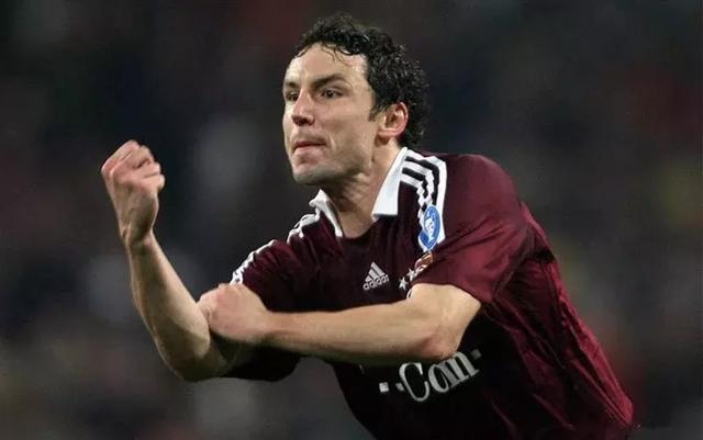  昂热主帅炮轰裁判遭禁赛处罚  