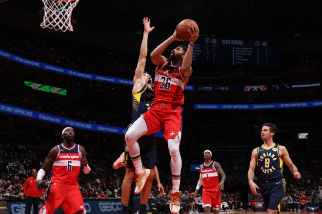  米德尔顿回暖雄鹿险胜奇才守住东部第二席